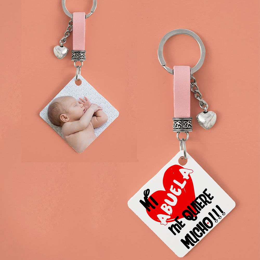 llavero personalizado "Mi abuela me quiere mucho"