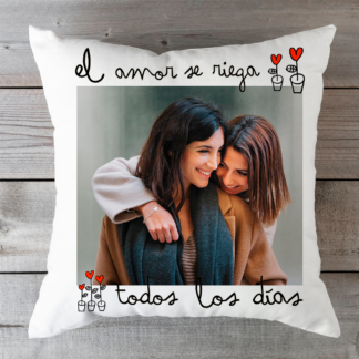 Cojín El amor se riega todos los días